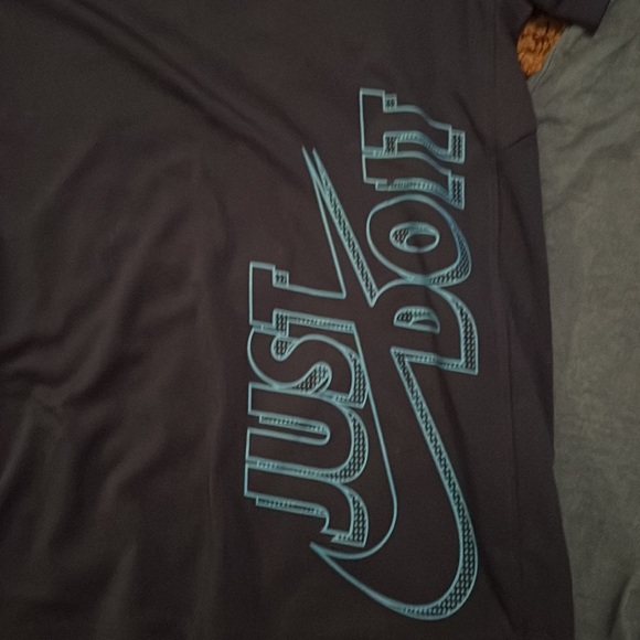 Boys like new T-shirt’s. Nike size L. - Picture 3 of 5